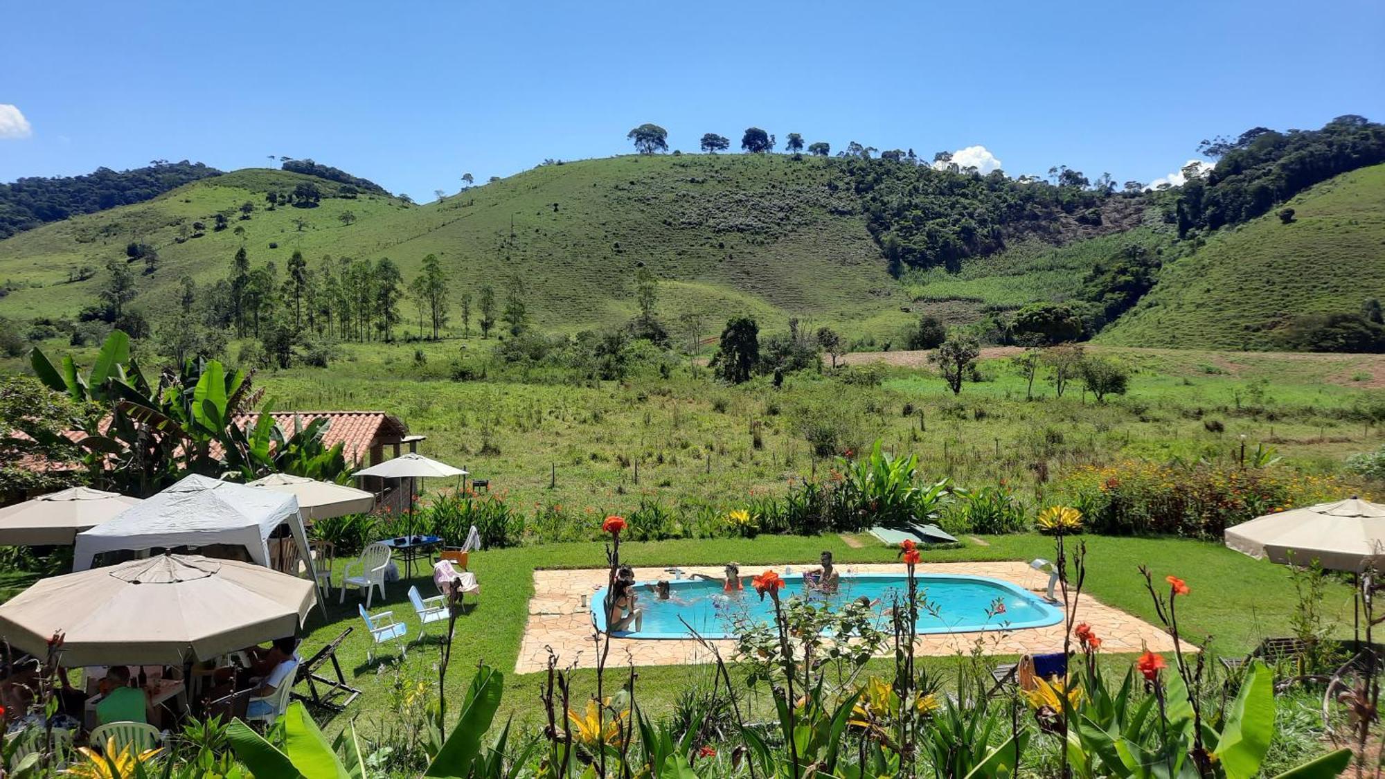 Pousada Chales Dos Montes Santana dos Montes Bagian luar foto